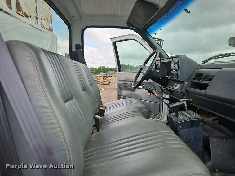 image for item EJ5360 1999 GMC C6500 chipper truck