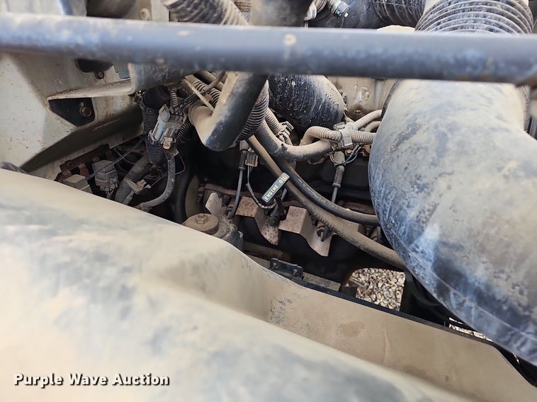 image for item EJ5360 1999 GMC C6500 chipper truck