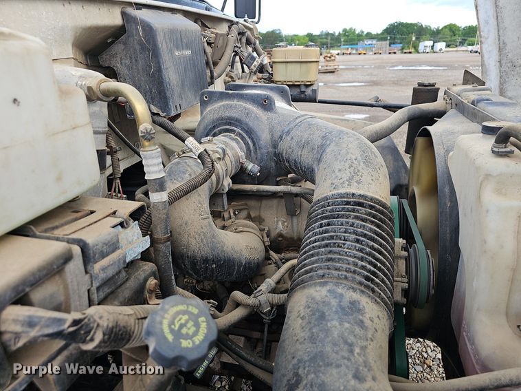 image for item EJ5360 1999 GMC C6500 chipper truck