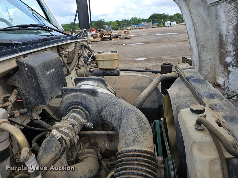 image for item EJ5360 1999 GMC C6500 chipper truck