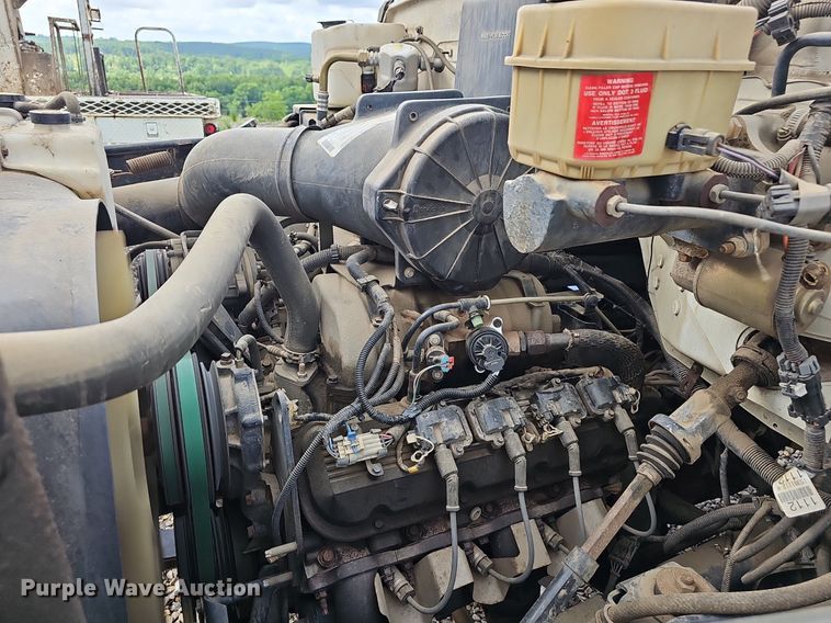 image for item EJ5360 1999 GMC C6500 chipper truck