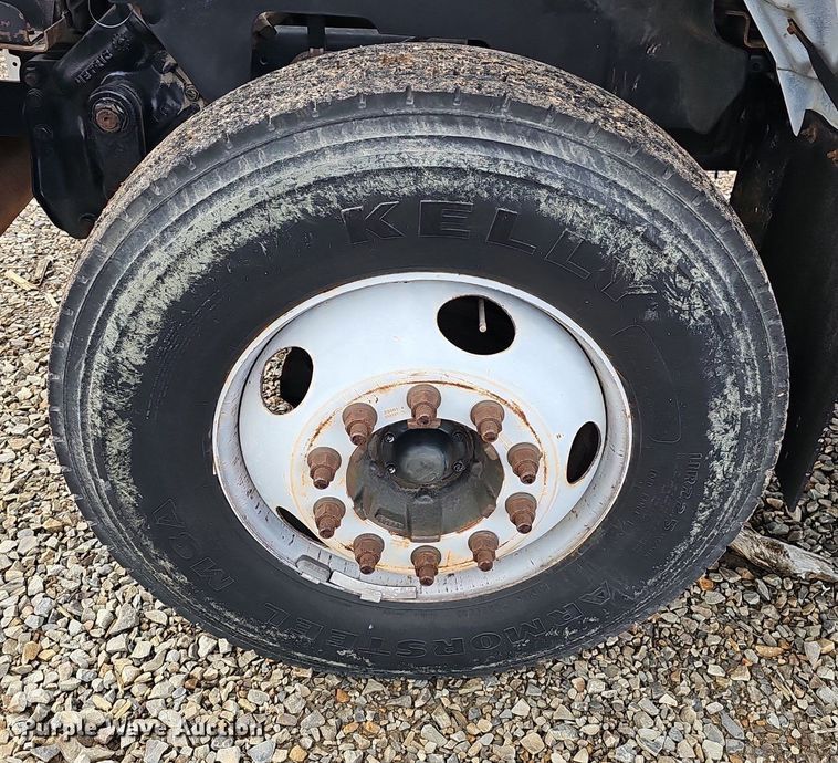 image for item EJ5360 1999 GMC C6500 chipper truck