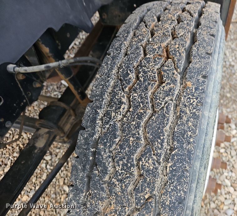 image for item EJ5360 1999 GMC C6500 chipper truck