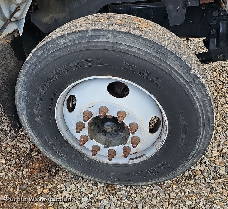 image for item EJ5360 1999 GMC C6500 chipper truck