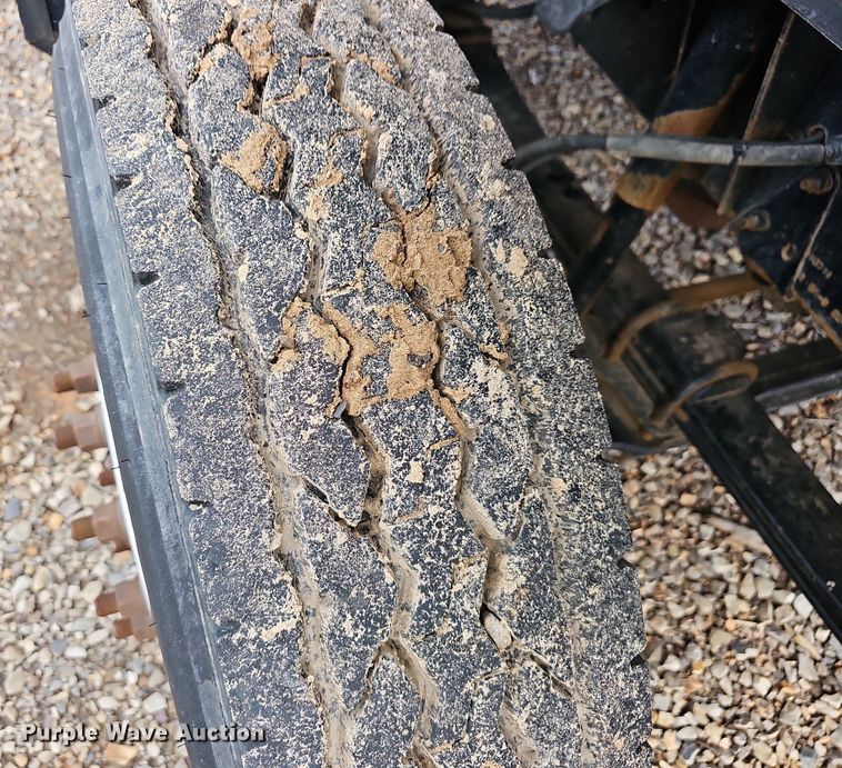 image for item EJ5360 1999 GMC C6500 chipper truck