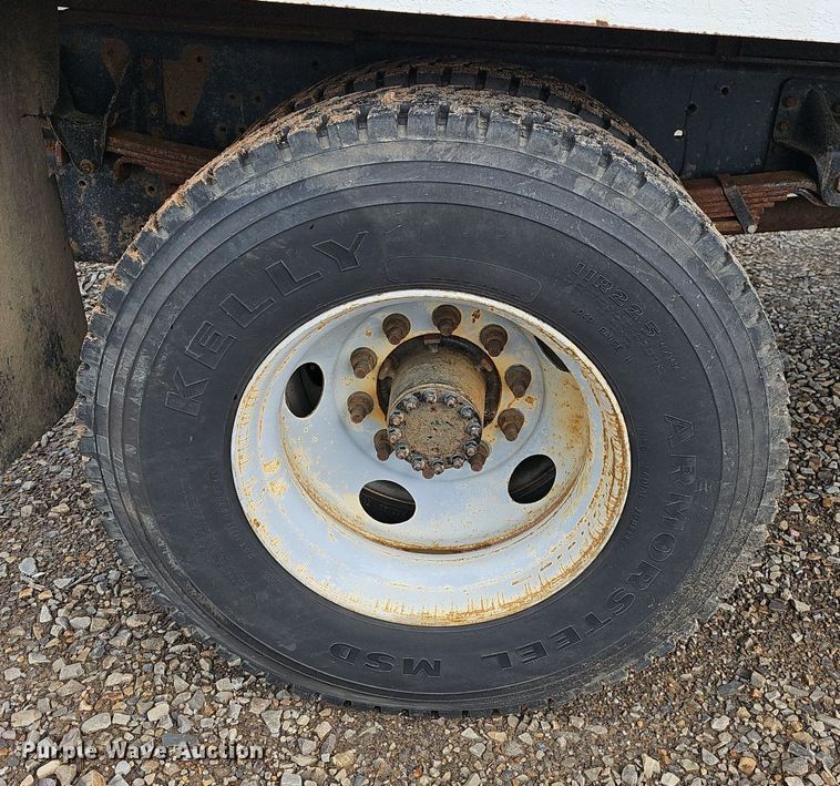 image for item EJ5360 1999 GMC C6500 chipper truck