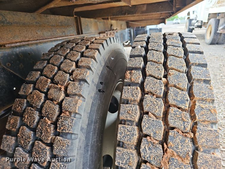 image for item EJ5360 1999 GMC C6500 chipper truck