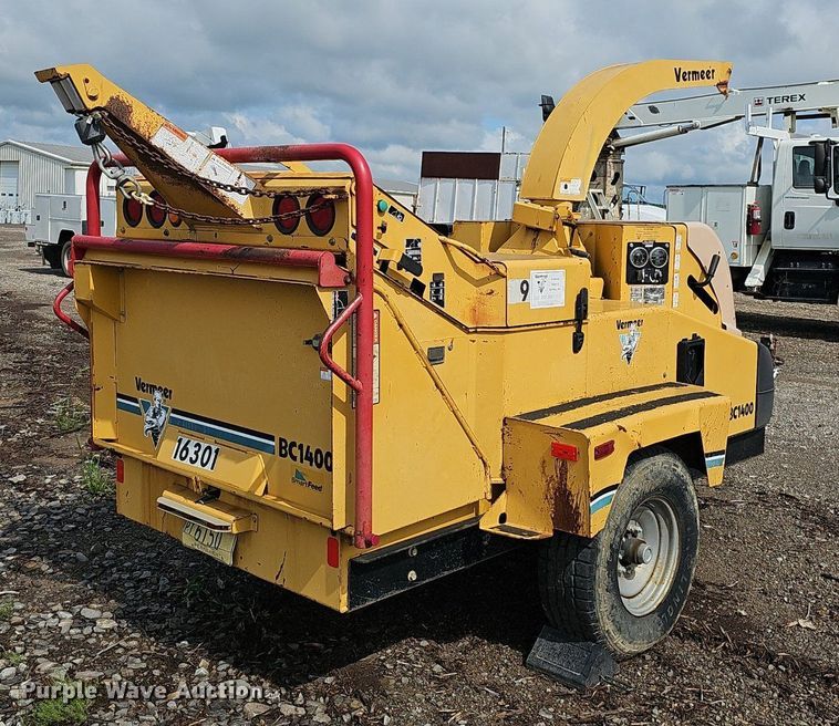 image for item EJ5361 2003 Vermeer BC1400 wood chipper