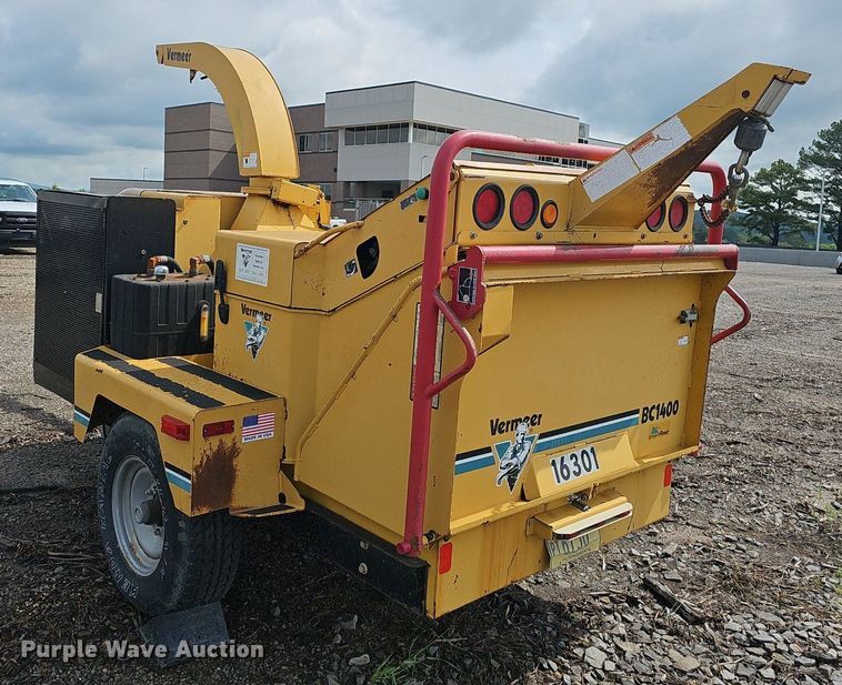 image for item EJ5361 2003 Vermeer BC1400 wood chipper