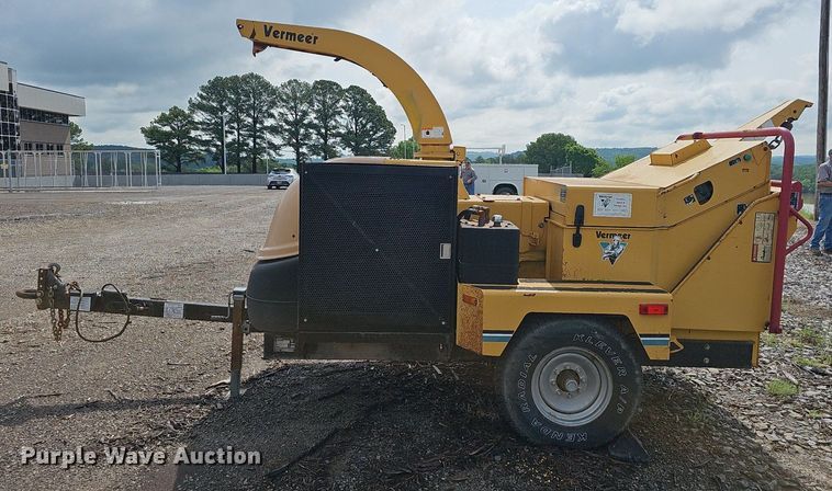 image for item EJ5361 2003 Vermeer BC1400 wood chipper