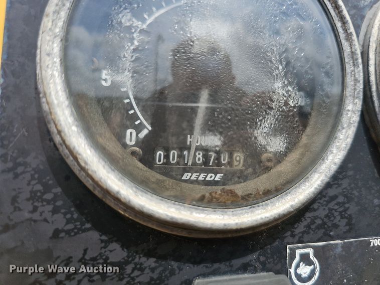 image for item EJ5361 2003 Vermeer BC1400 wood chipper