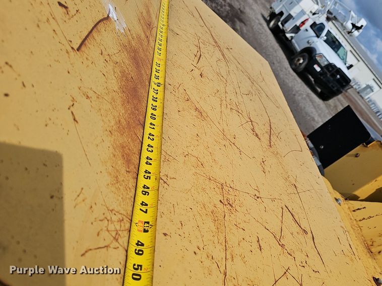 image for item EJ5361 2003 Vermeer BC1400 wood chipper