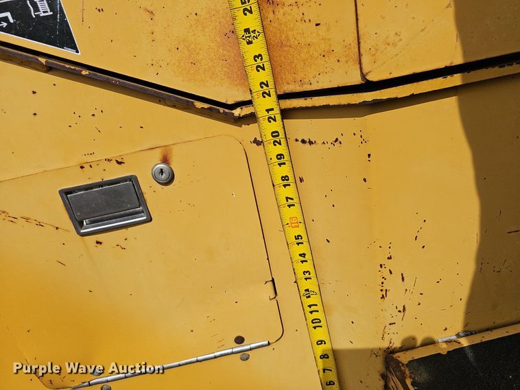 image for item EJ5361 2003 Vermeer BC1400 wood chipper