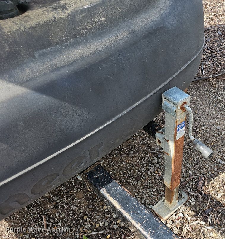 image for item EJ5361 2003 Vermeer BC1400 wood chipper