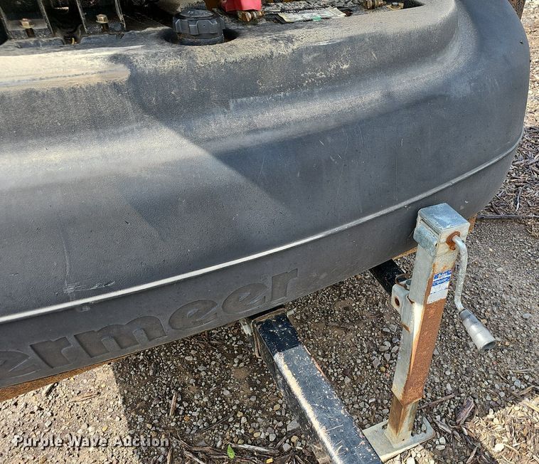 image for item EJ5361 2003 Vermeer BC1400 wood chipper