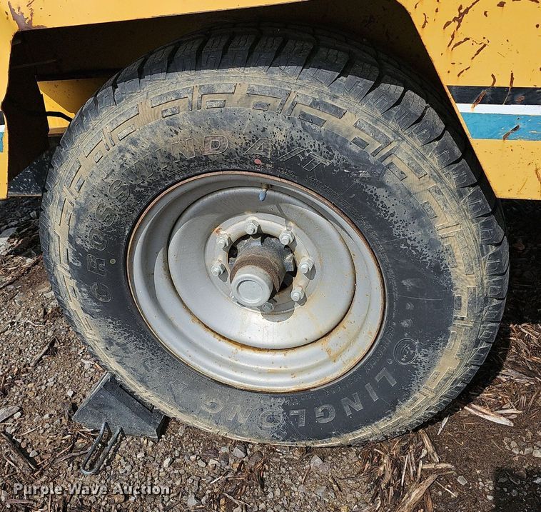 image for item EJ5361 2003 Vermeer BC1400 wood chipper