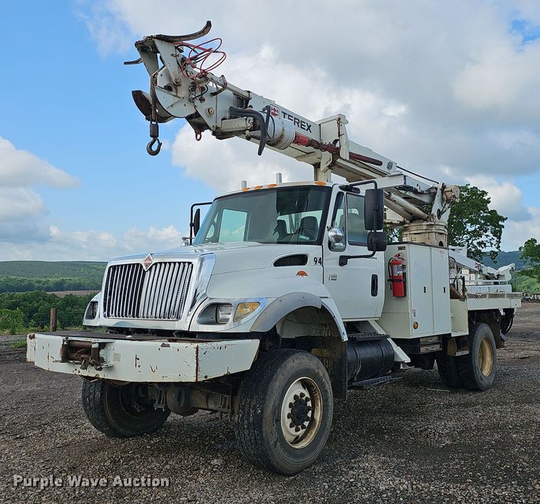 image for item EJ5362 2007 International 7400 digger derrick truck