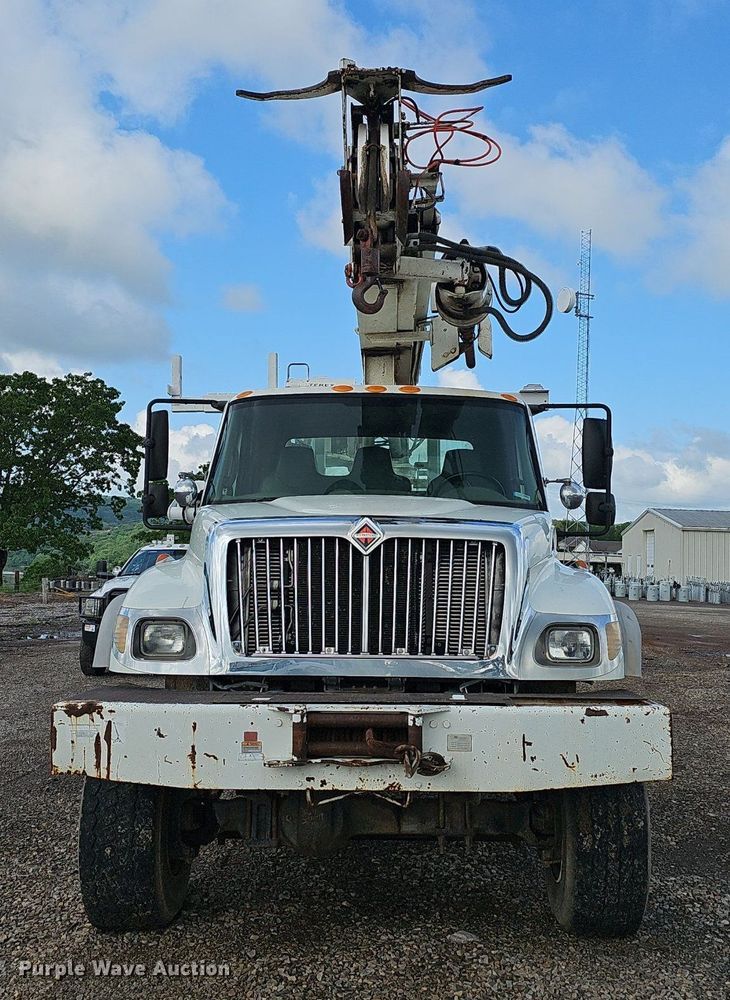 image for item EJ5362 2007 International 7400 digger derrick truck