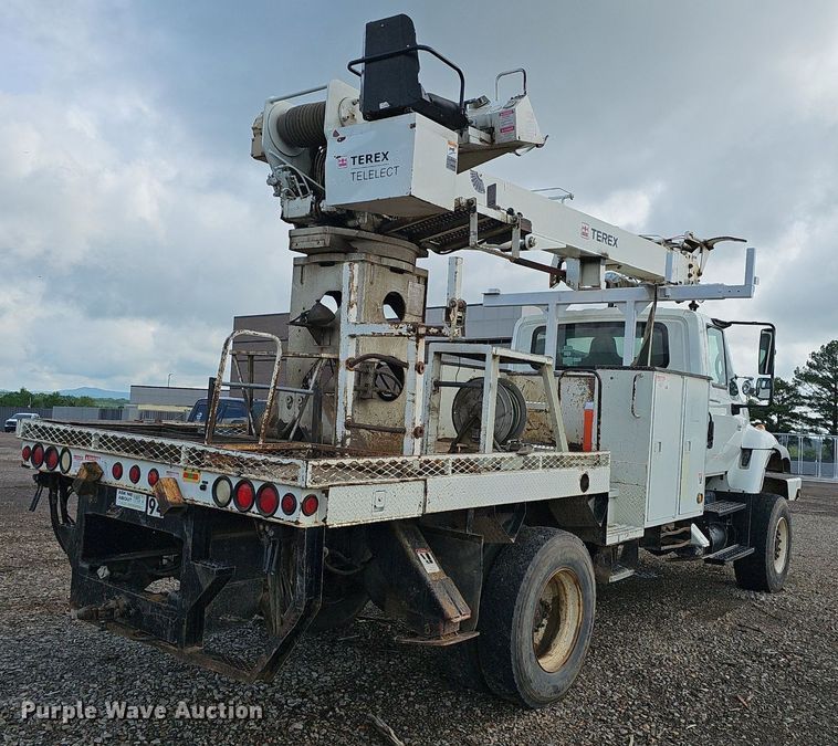 image for item EJ5362 2007 International 7400 digger derrick truck