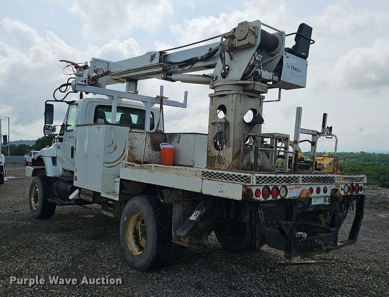image for item EJ5362 2007 International 7400 digger derrick truck