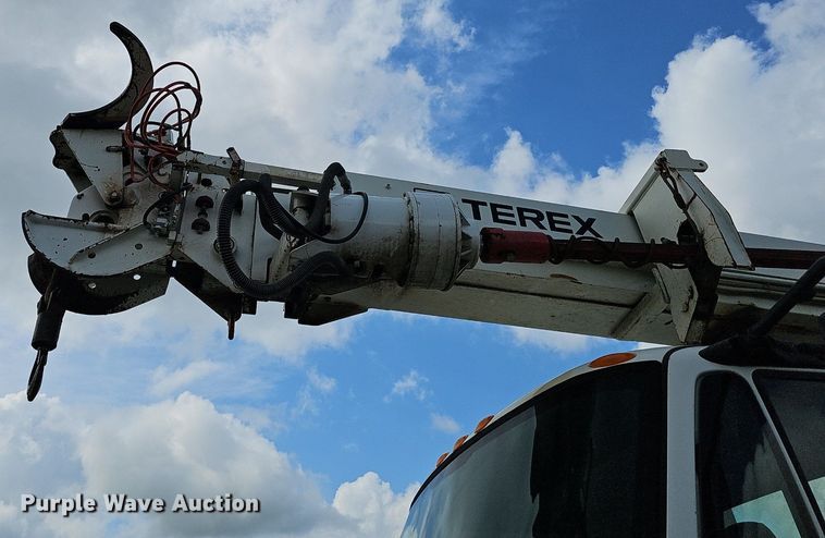 image for item EJ5362 2007 International 7400 digger derrick truck