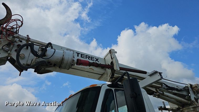 image for item EJ5362 2007 International 7400 digger derrick truck