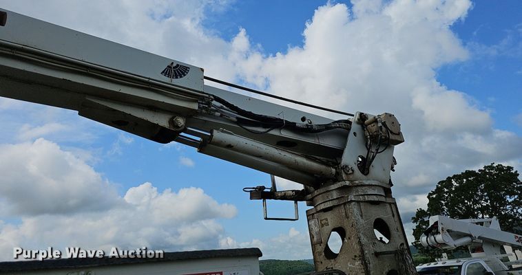 image for item EJ5362 2007 International 7400 digger derrick truck