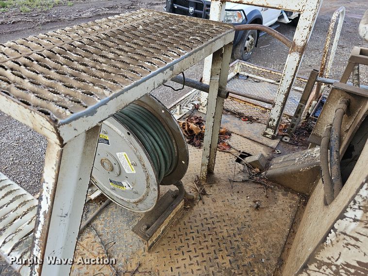 image for item EJ5362 2007 International 7400 digger derrick truck