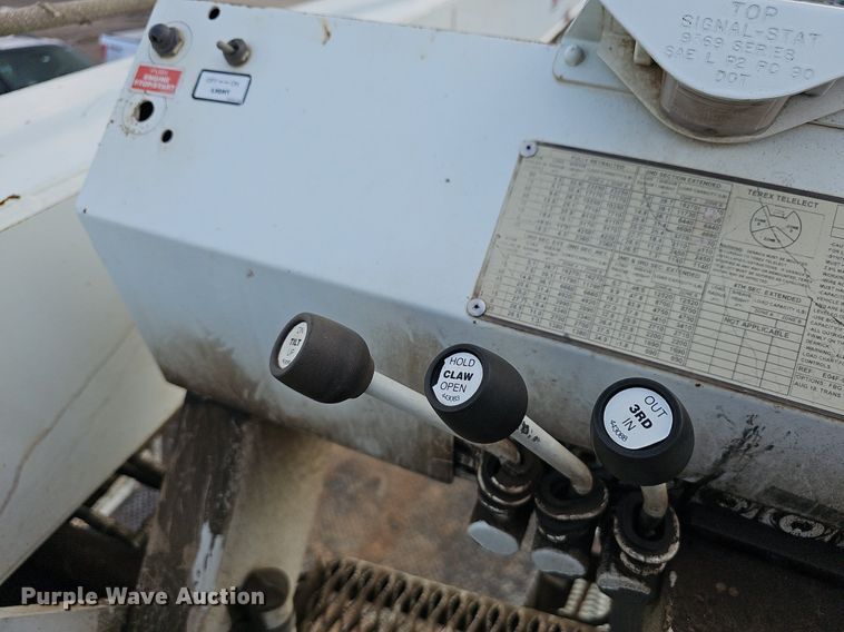 image for item EJ5362 2007 International 7400 digger derrick truck