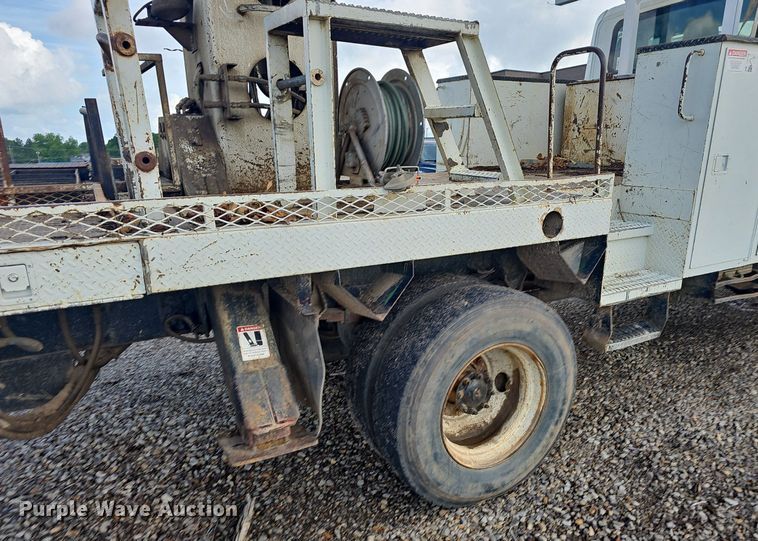 image for item EJ5362 2007 International 7400 digger derrick truck
