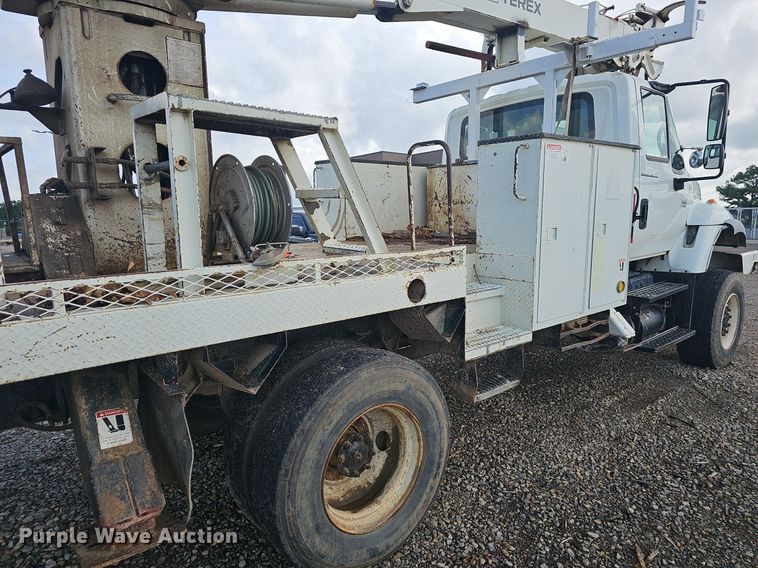 image for item EJ5362 2007 International 7400 digger derrick truck
