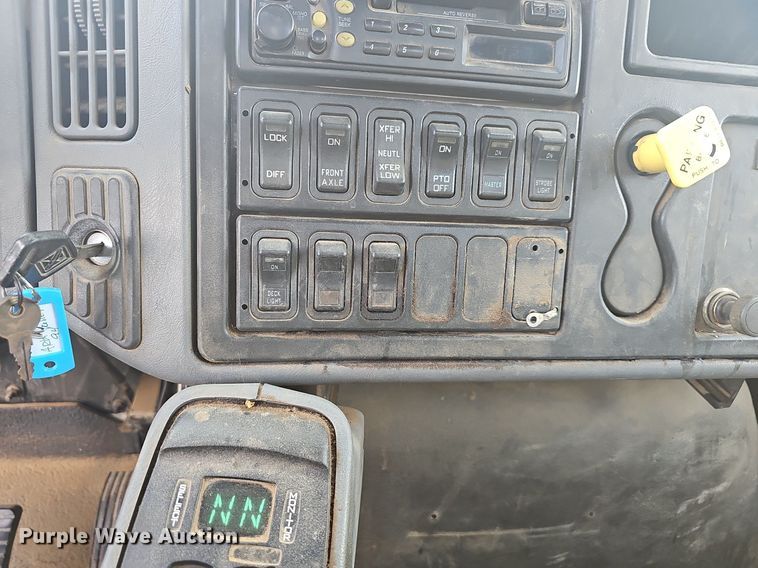 image for item EJ5362 2007 International 7400 digger derrick truck