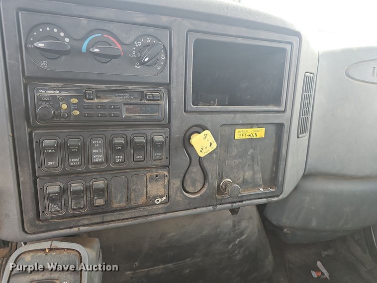 image for item EJ5362 2007 International 7400 digger derrick truck