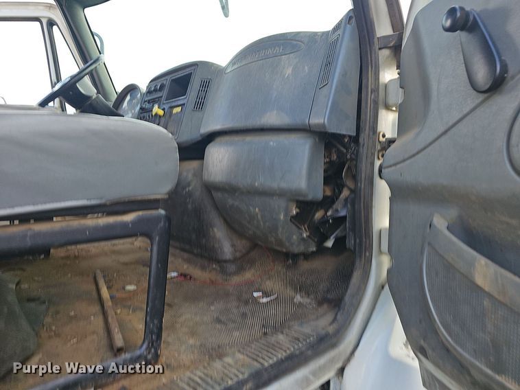 image for item EJ5362 2007 International 7400 digger derrick truck