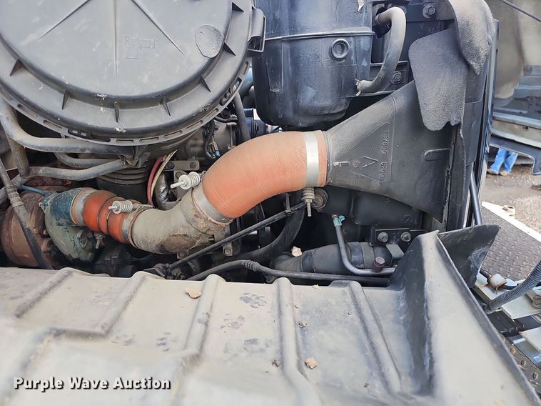 image for item EJ5362 2007 International 7400 digger derrick truck