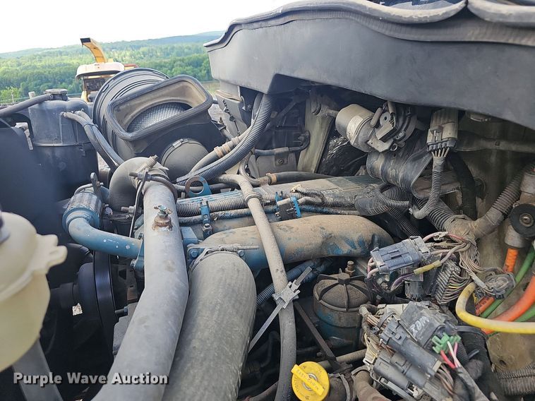 image for item EJ5362 2007 International 7400 digger derrick truck