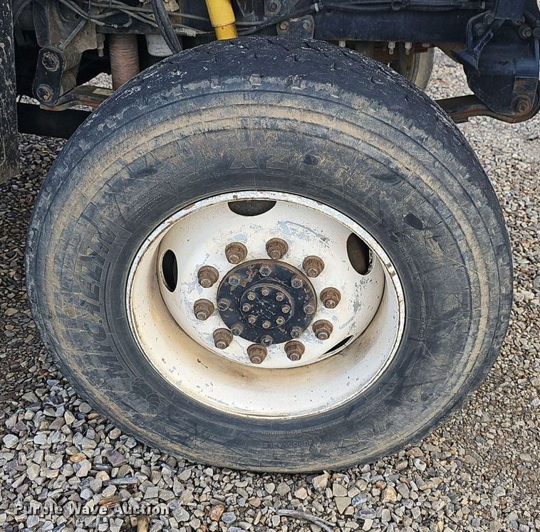 image for item EJ5362 2007 International 7400 digger derrick truck