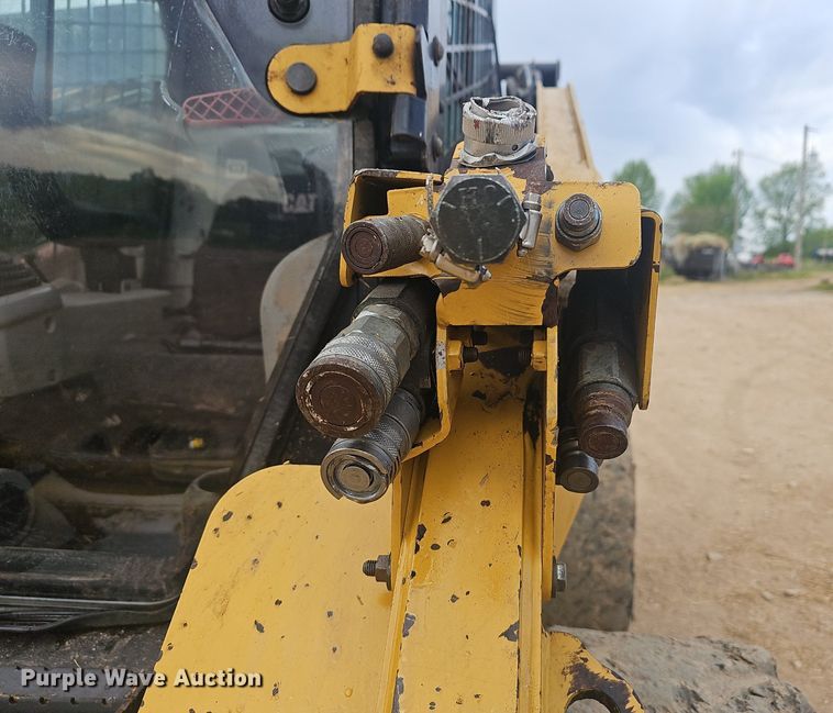 image for item EJ6332 2011 Caterpillar  272C skid steer loader