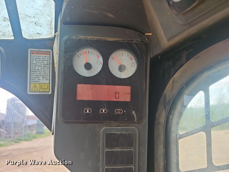 image for item EJ6332 2011 Caterpillar  272C skid steer loader