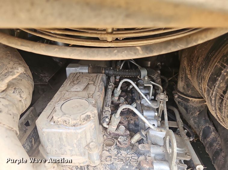 image for item EJ6332 2011 Caterpillar  272C skid steer loader