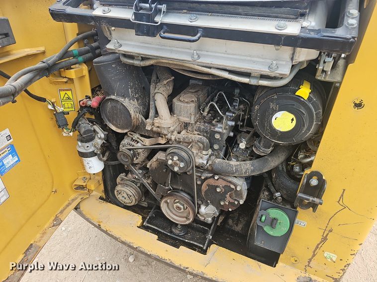 image for item EJ6332 2011 Caterpillar  272C skid steer loader