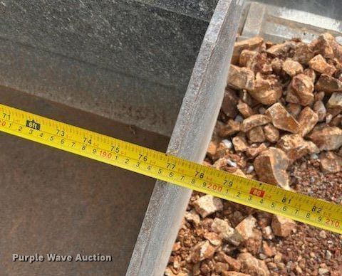 image for item EJ6332 2011 Caterpillar  272C skid steer loader