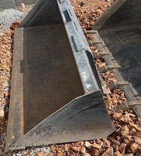 image for item EJ6332 2011 Caterpillar  272C skid steer loader