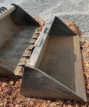 image for item EJ6332 2011 Caterpillar  272C skid steer loader