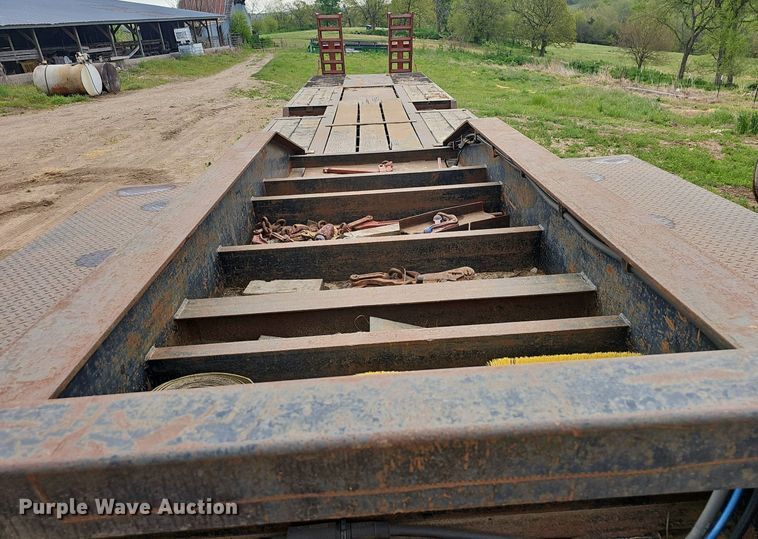 image for item EJ6334 2005 Viking  VDD46R equipment trailer