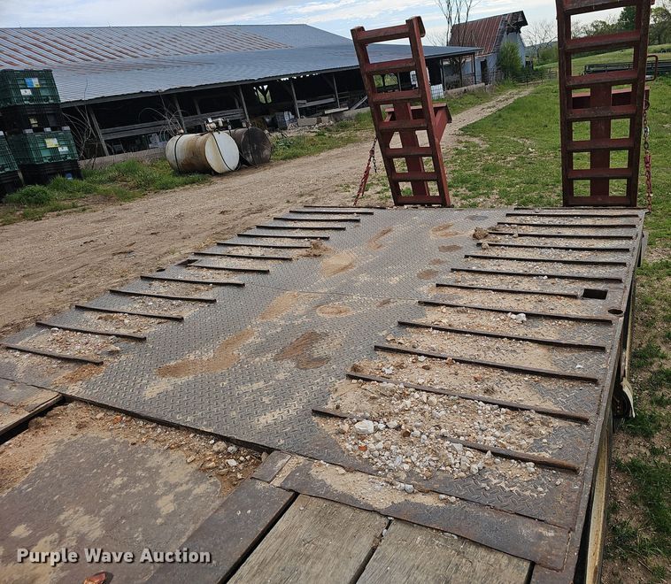 image for item EJ6334 2005 Viking  VDD46R equipment trailer