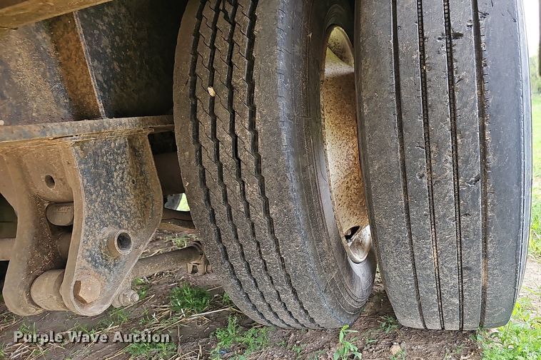 image for item EJ6334 2005 Viking  VDD46R equipment trailer