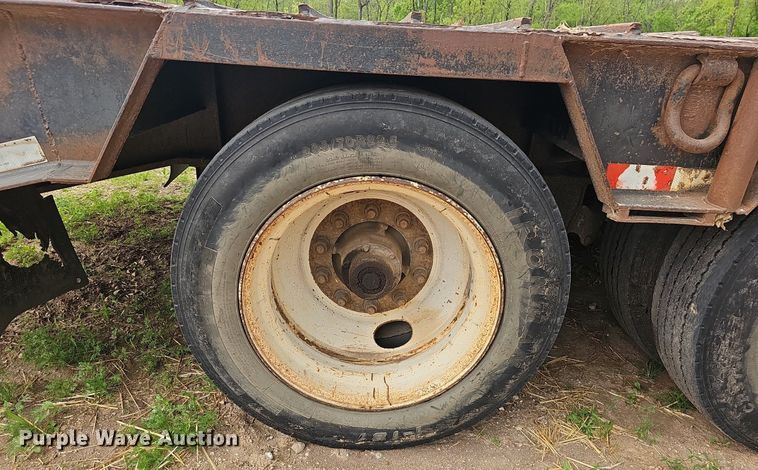 image for item EJ6334 2005 Viking  VDD46R equipment trailer