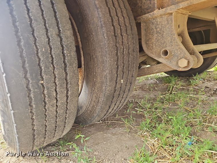 image for item EJ6334 2005 Viking  VDD46R equipment trailer