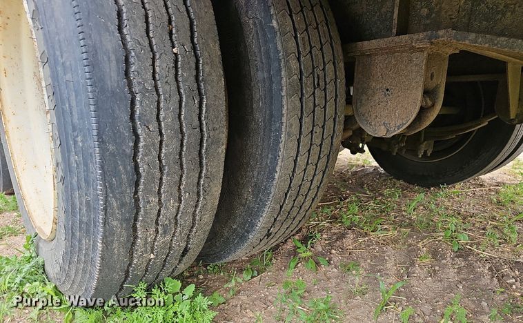 image for item EJ6334 2005 Viking  VDD46R equipment trailer